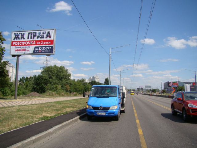 Призма 6x3,  пр.С.Бандери, 26 В (ТЦ МЕТРО /ТЦ Блокбастер)