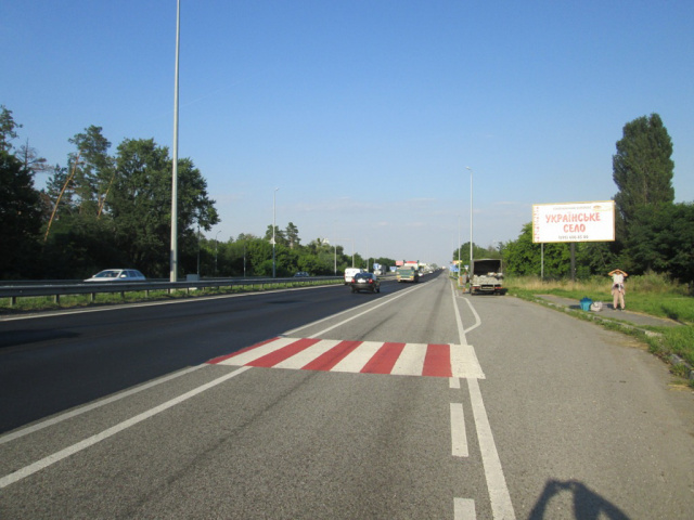 Щит 6x3,  Житомирское шоссе, остановка "Тополя", с.Гуровщина - в Киев